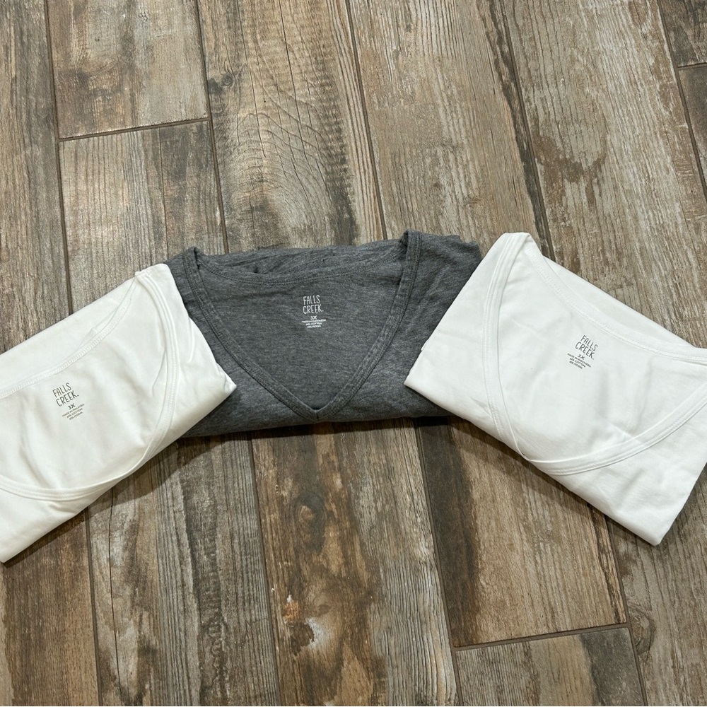 Women’s Sz 3x  Gray and White T-Shirt Lot. New No Tags 2 V Neck,1 Scoop Neck